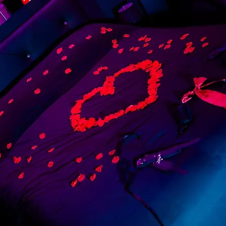 Villa La Cachette Secrete - Maison Romantique Avec Balneo Et Sauna Privatif A En Normandie Caen