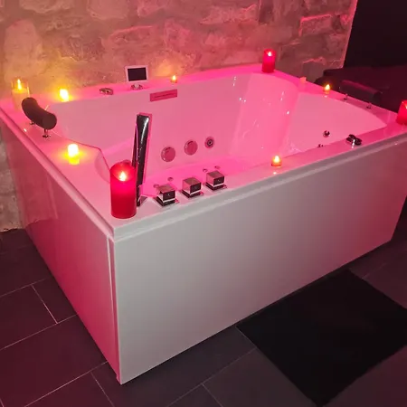 La Cachette Secrete - Maison Romantique Avec Balneo Et Sauna Privatif A En Normandie 别墅 *