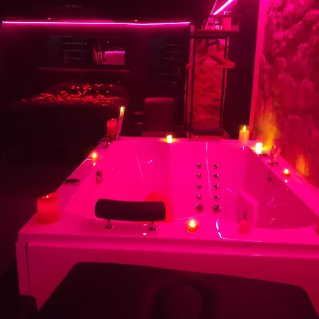 La Cachette Secrete - Maison Romantique Avec Balneo Et Sauna Privatif A En Normandie 别墅