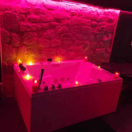 La Cachette Secrete - Maison Romantique Avec Balneo Et Sauna Privatif A En Normandie * Кан