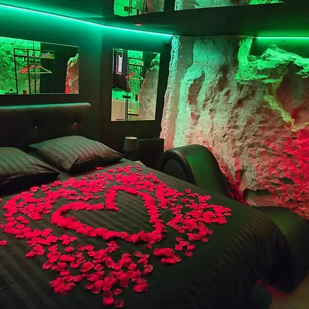 La Cachette Secrete - Maison Romantique Avec Balneo Et Sauna Privatif A En Normandie Willa