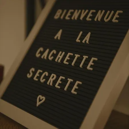 La Cachette Secrete - Maison Romantique Avec Balneo Et Sauna Privatif A En Normandie *